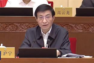 你喜欢梅西吗？少年：我喜欢C罗，C罗！