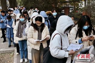 热血沸腾？霍伊伦绝杀，加纳乔直接跪地，仰天长啸！